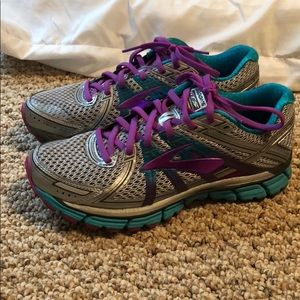 Brooks GTS17